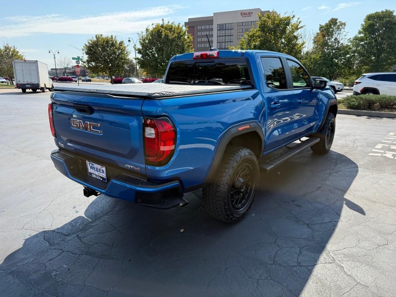 GMC Canyon Vehicle Full-screen Gallery Image 7