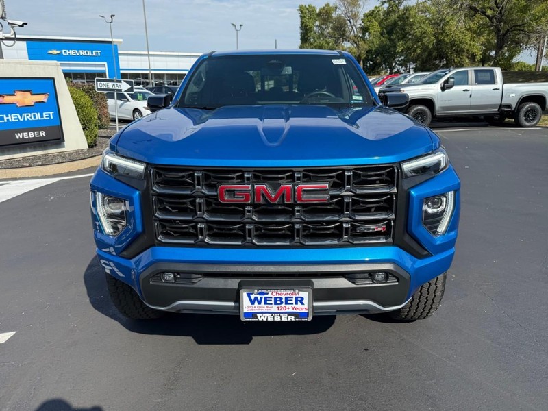 GMC Canyon Vehicle Full-screen Gallery Image 9