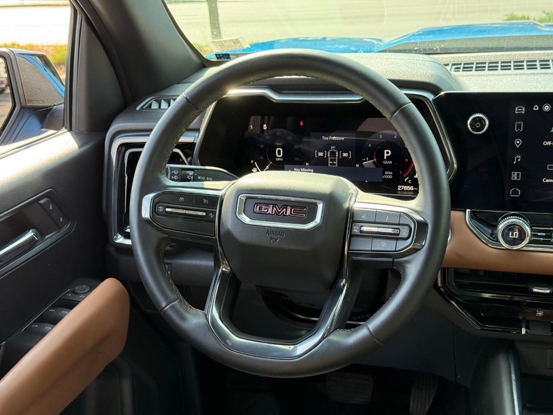 GMC Canyon Vehicle Full-screen Gallery Image 12