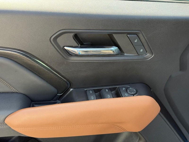 GMC Canyon Vehicle Full-screen Gallery Image 15