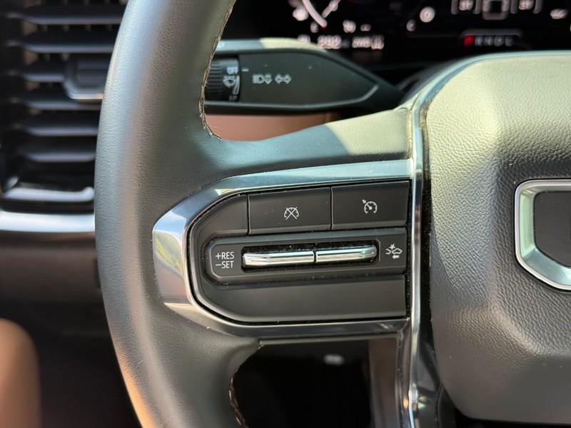 GMC Canyon Vehicle Full-screen Gallery Image 18