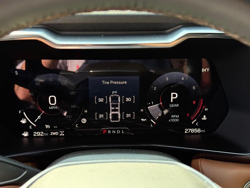 GMC Canyon Vehicle Full-screen Gallery Image 20