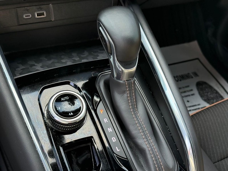 GMC Canyon Vehicle Full-screen Gallery Image 21