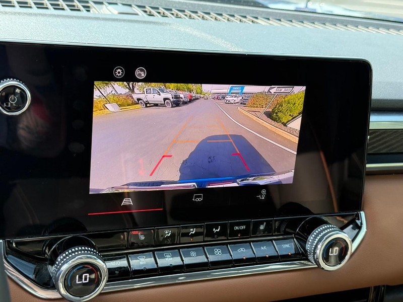 GMC Canyon Vehicle Full-screen Gallery Image 23