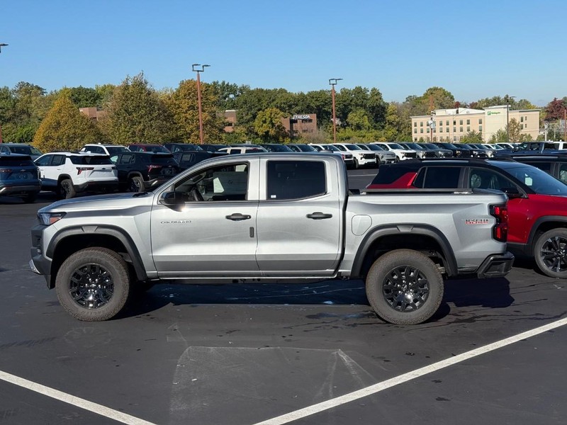 Chevrolet Colorado Vehicle Full-screen Gallery Image 2