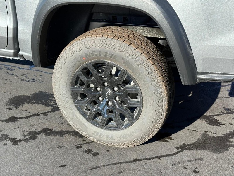 Chevrolet Colorado Vehicle Full-screen Gallery Image 4