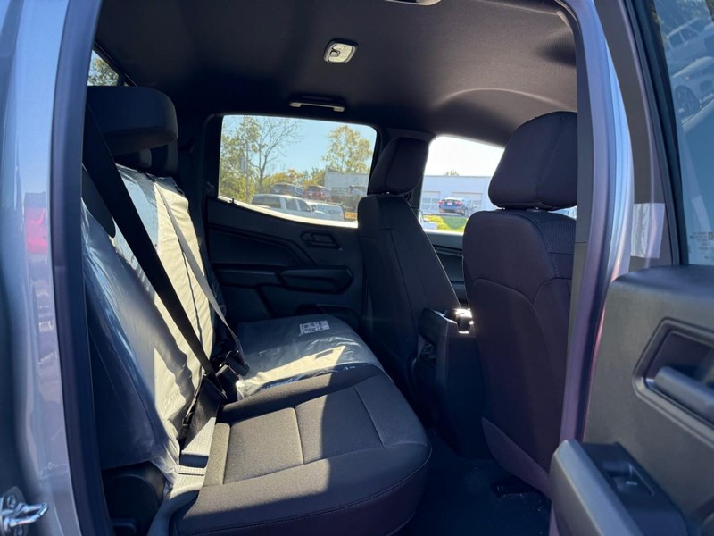 Chevrolet Colorado Vehicle Full-screen Gallery Image 5