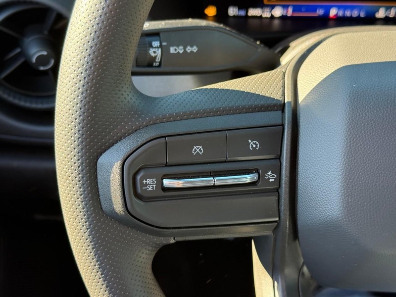 Chevrolet Colorado Vehicle Full-screen Gallery Image 8