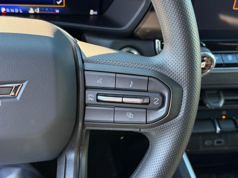 Chevrolet Colorado Vehicle Full-screen Gallery Image 9