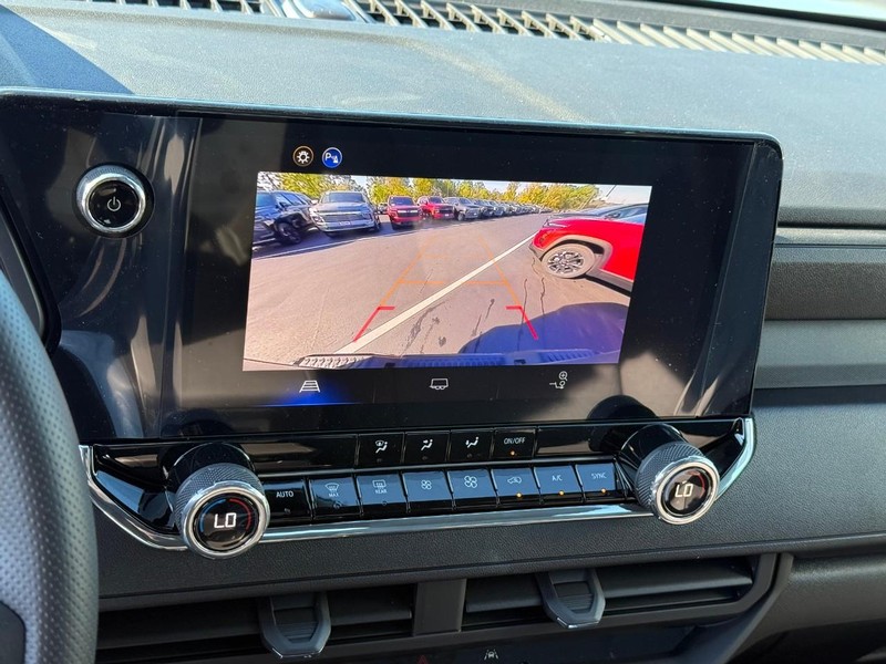 Chevrolet Colorado Vehicle Full-screen Gallery Image 11