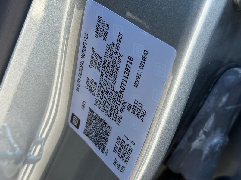 Chevrolet Colorado Vehicle Full-screen Gallery Image 12