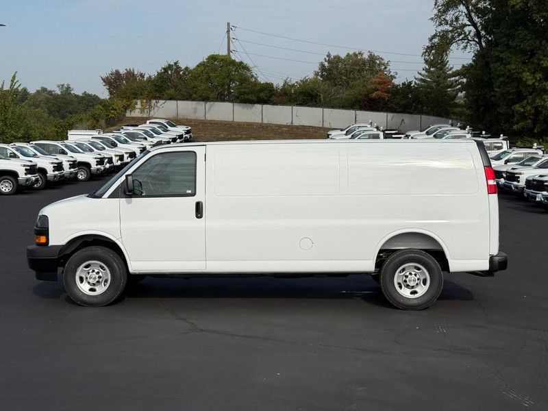 Chevrolet Express Cargo Van Vehicle Full-screen Gallery Image 2