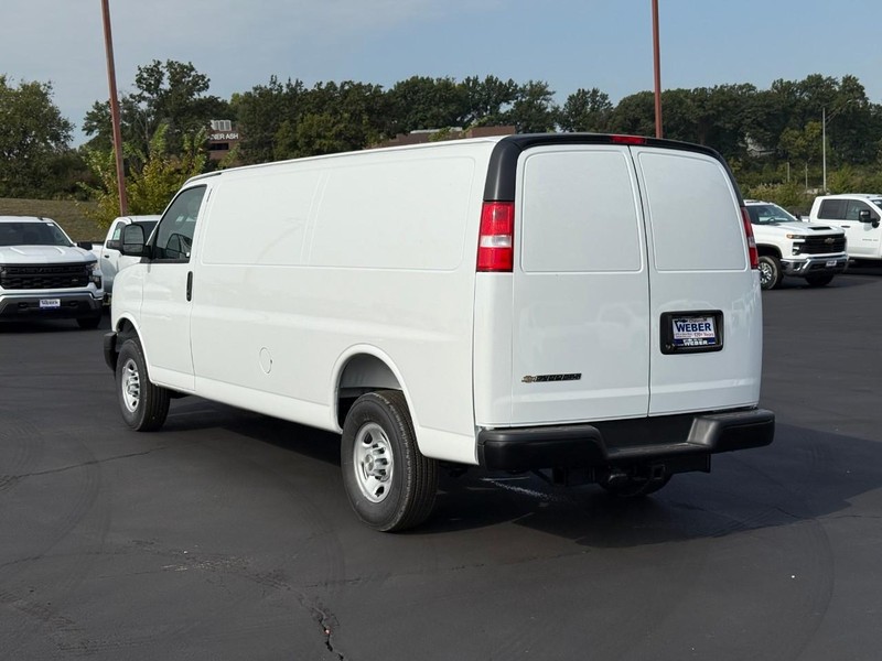 Chevrolet Express Cargo Van Vehicle Full-screen Gallery Image 3