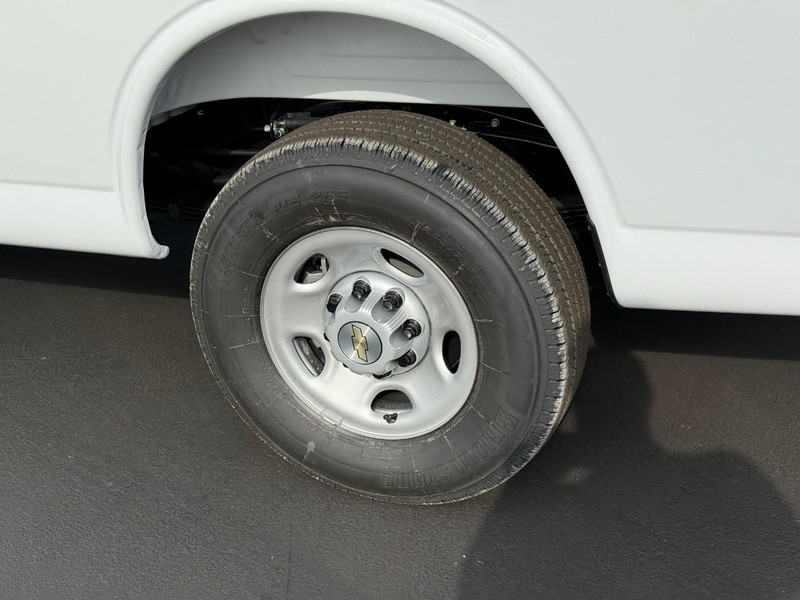 Chevrolet Express Cargo Van Vehicle Full-screen Gallery Image 4