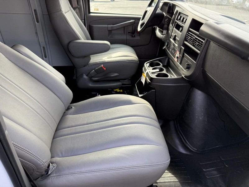 Chevrolet Express Cargo Van Vehicle Full-screen Gallery Image 6