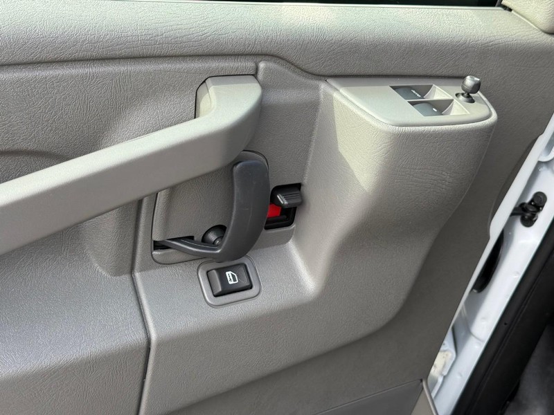 Chevrolet Express Cargo Van Vehicle Full-screen Gallery Image 7