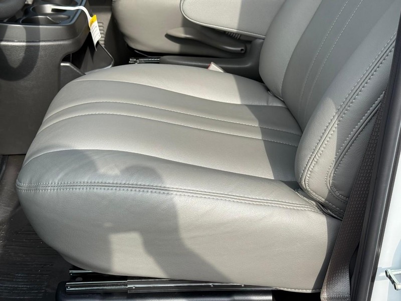 Chevrolet Express Cargo Van Vehicle Full-screen Gallery Image 8