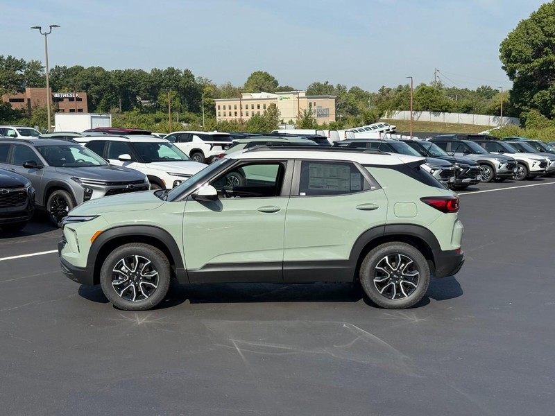 Chevrolet TrailBlazer Vehicle Full-screen Gallery Image 2