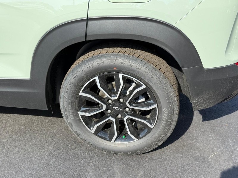 Chevrolet TrailBlazer Vehicle Full-screen Gallery Image 4