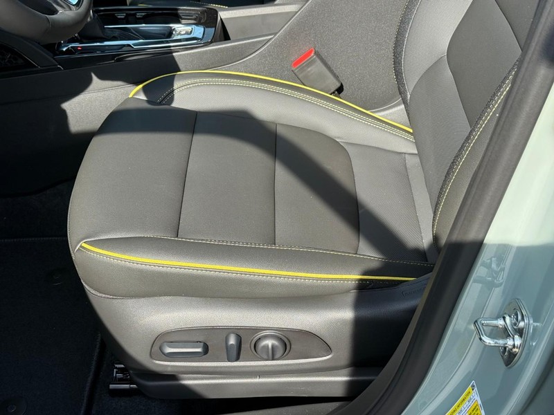 Chevrolet TrailBlazer Vehicle Full-screen Gallery Image 12