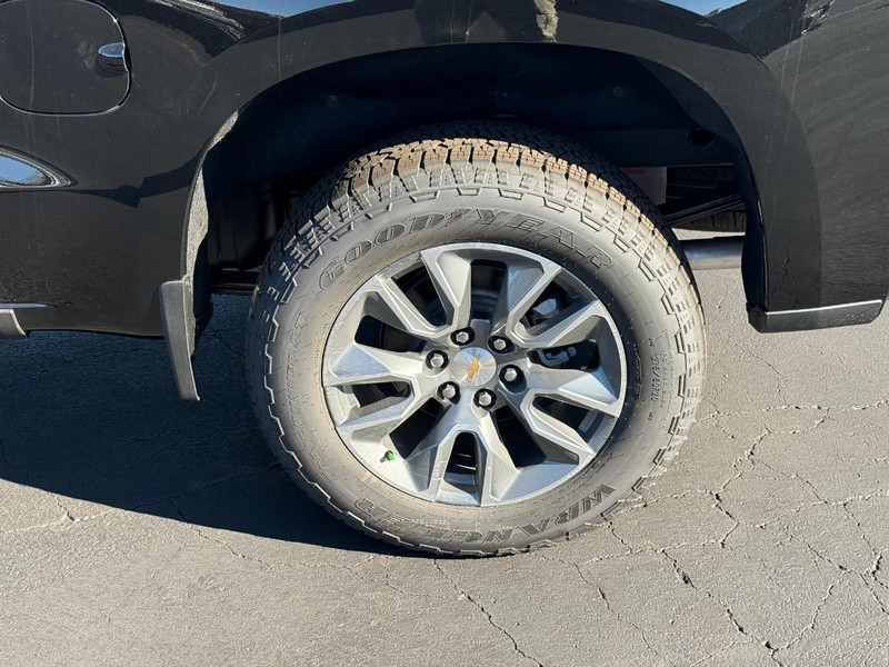 Chevrolet Silverado 1500 Vehicle Full-screen Gallery Image 4