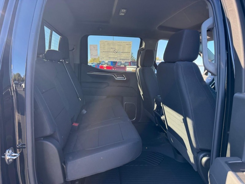 Chevrolet Silverado 1500 Vehicle Full-screen Gallery Image 5