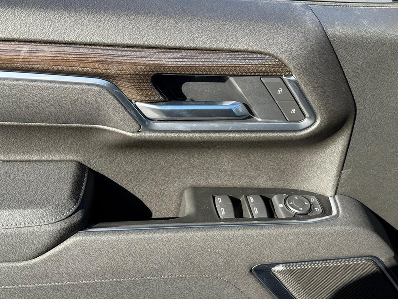 Chevrolet Silverado 1500 Vehicle Full-screen Gallery Image 10