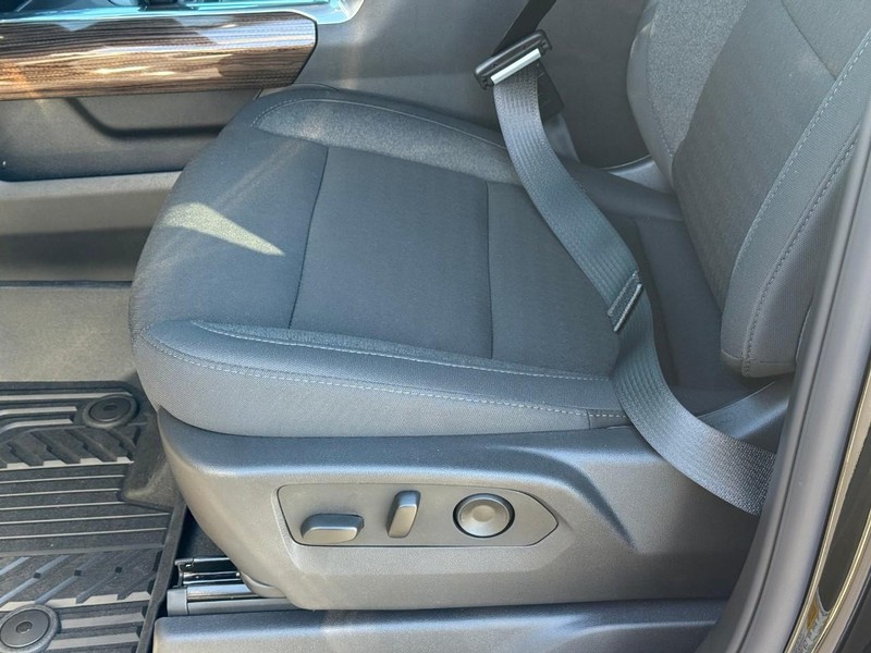 Chevrolet Silverado 1500 Vehicle Full-screen Gallery Image 11