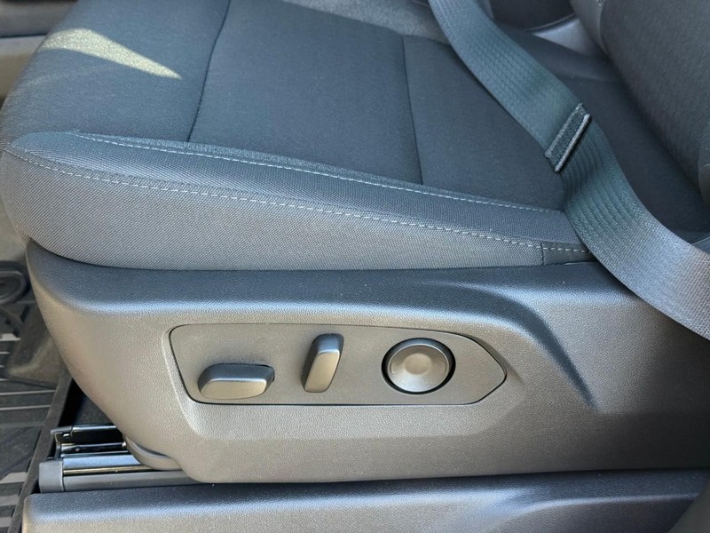 Chevrolet Silverado 1500 Vehicle Full-screen Gallery Image 12