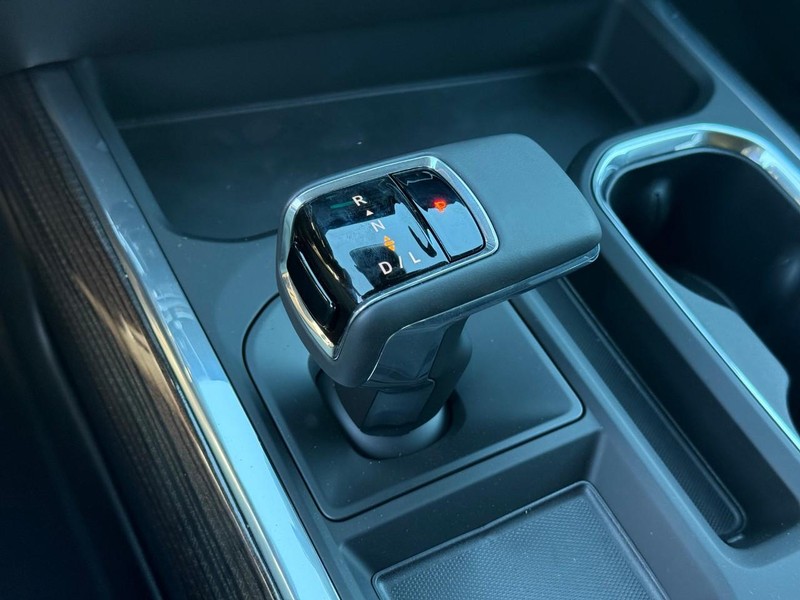 Chevrolet Silverado 1500 Vehicle Full-screen Gallery Image 15