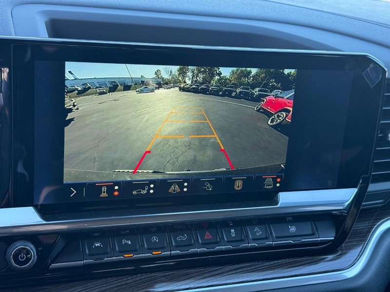 Chevrolet Silverado 1500 Vehicle Full-screen Gallery Image 17