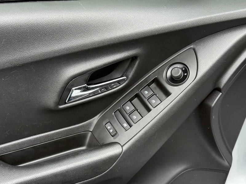 Chevrolet Trax Vehicle Full-screen Gallery Image 15