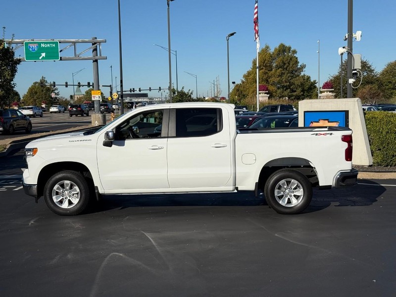 Chevrolet Silverado 1500 Vehicle Full-screen Gallery Image 2