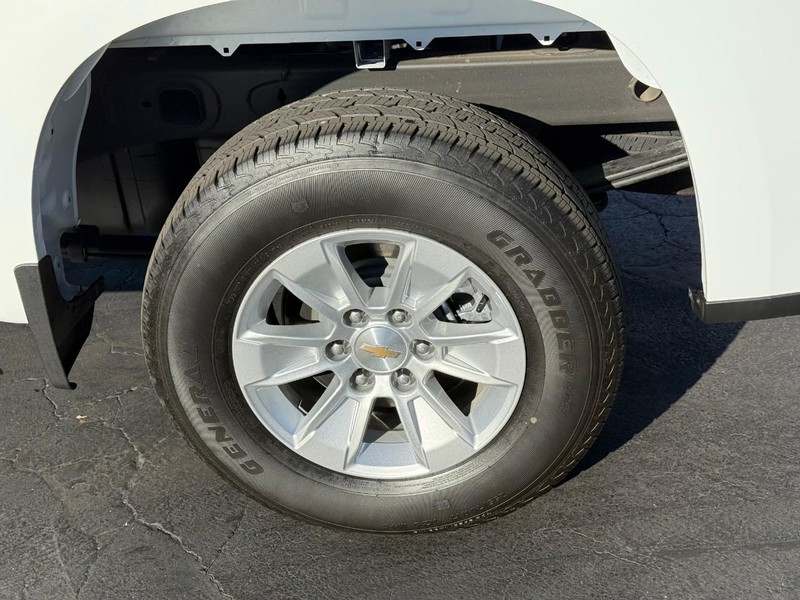 Chevrolet Silverado 1500 Vehicle Full-screen Gallery Image 4