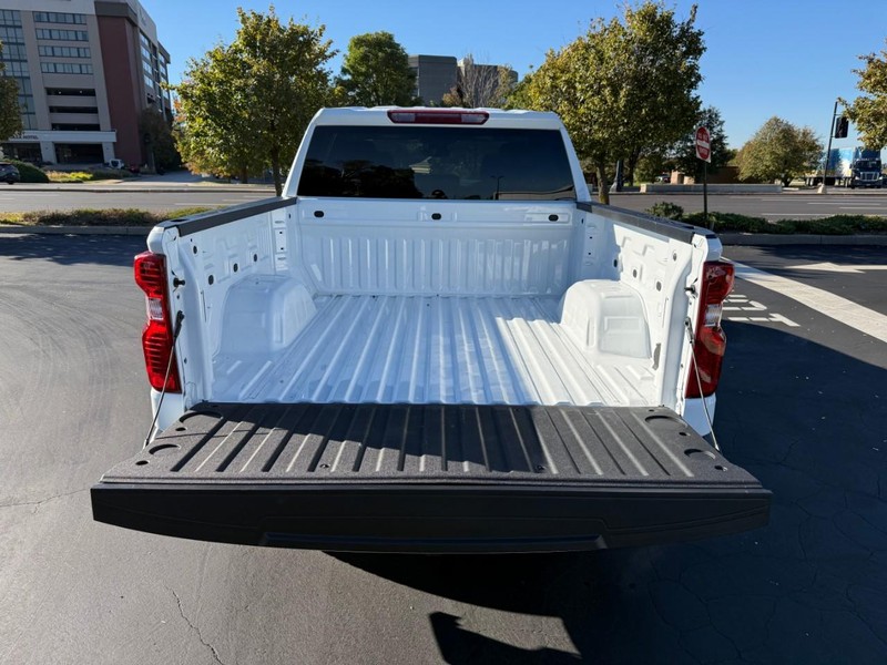 Chevrolet Silverado 1500 Vehicle Full-screen Gallery Image 6