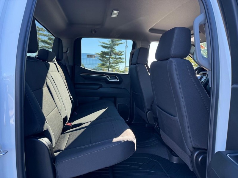 Chevrolet Silverado 1500 Vehicle Full-screen Gallery Image 11