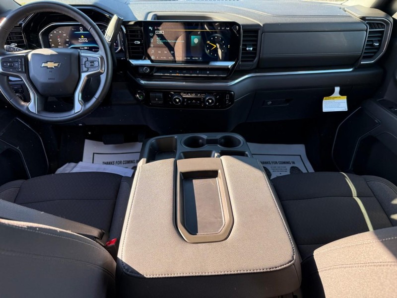 Chevrolet Silverado 1500 Vehicle Full-screen Gallery Image 12