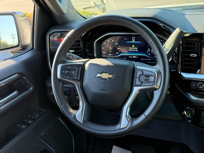 Chevrolet Silverado 1500 Vehicle Full-screen Gallery Image 13