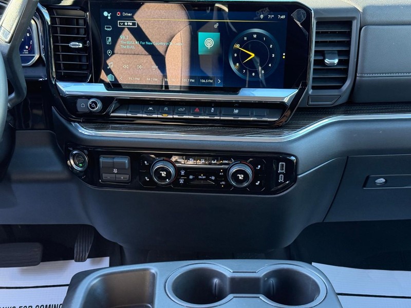 Chevrolet Silverado 1500 Vehicle Full-screen Gallery Image 15