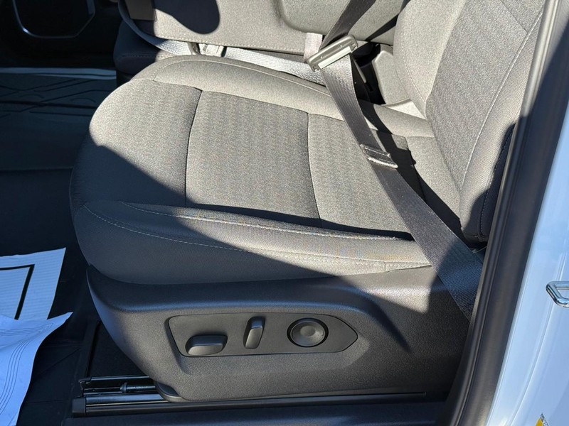 Chevrolet Silverado 1500 Vehicle Full-screen Gallery Image 17