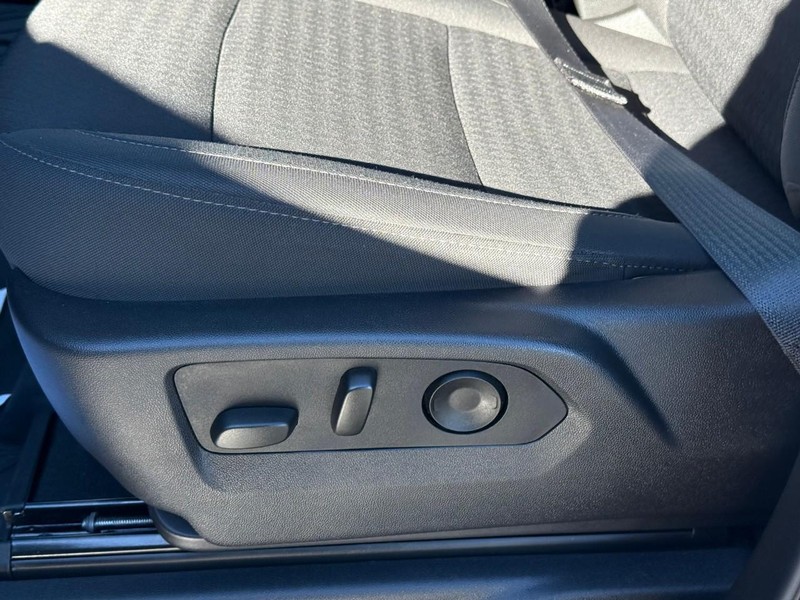 Chevrolet Silverado 1500 Vehicle Full-screen Gallery Image 18