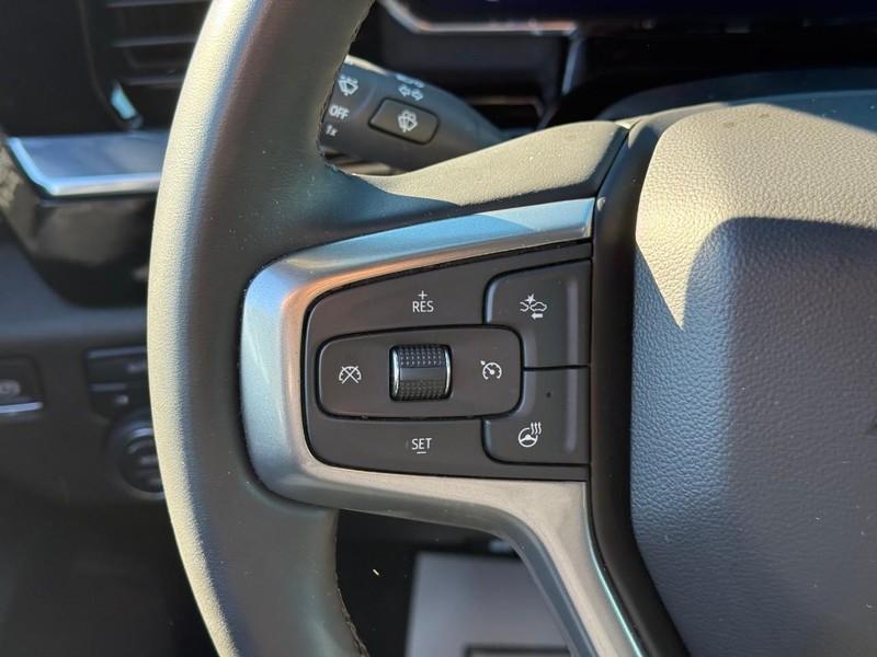 Chevrolet Silverado 1500 Vehicle Full-screen Gallery Image 19