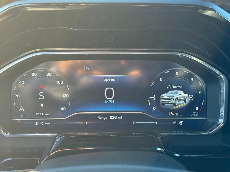 Chevrolet Silverado 1500 Vehicle Full-screen Gallery Image 21