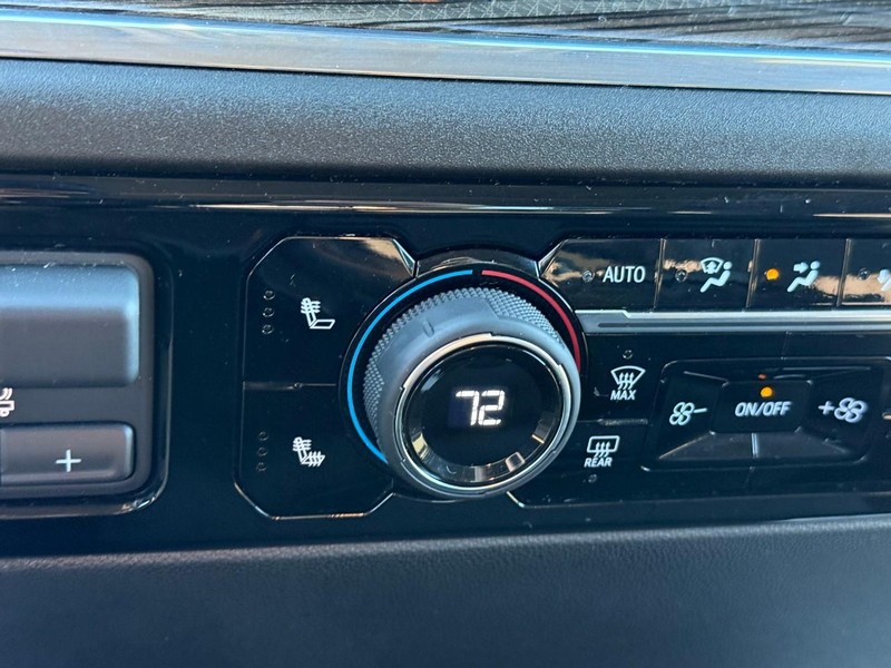 Chevrolet Silverado 1500 Vehicle Full-screen Gallery Image 22