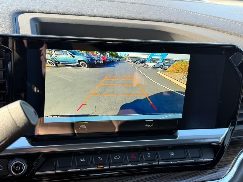 Chevrolet Silverado 1500 Vehicle Full-screen Gallery Image 23