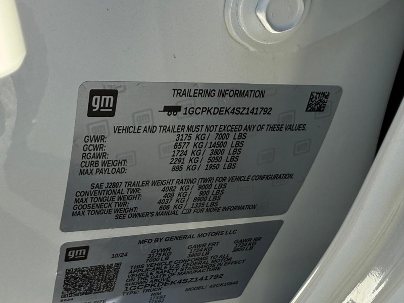 Chevrolet Silverado 1500 Vehicle Full-screen Gallery Image 24