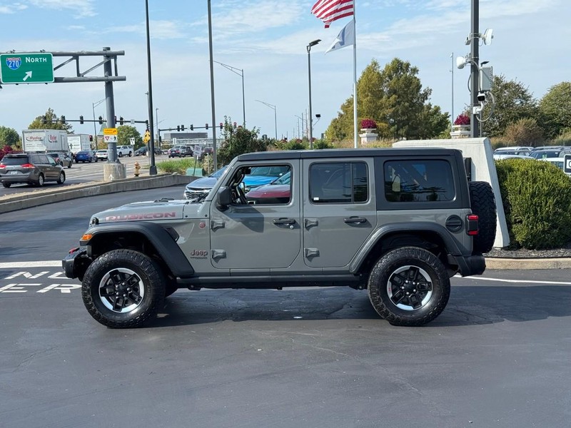 Jeep Wrangler Unlimited Vehicle Full-screen Gallery Image 2
