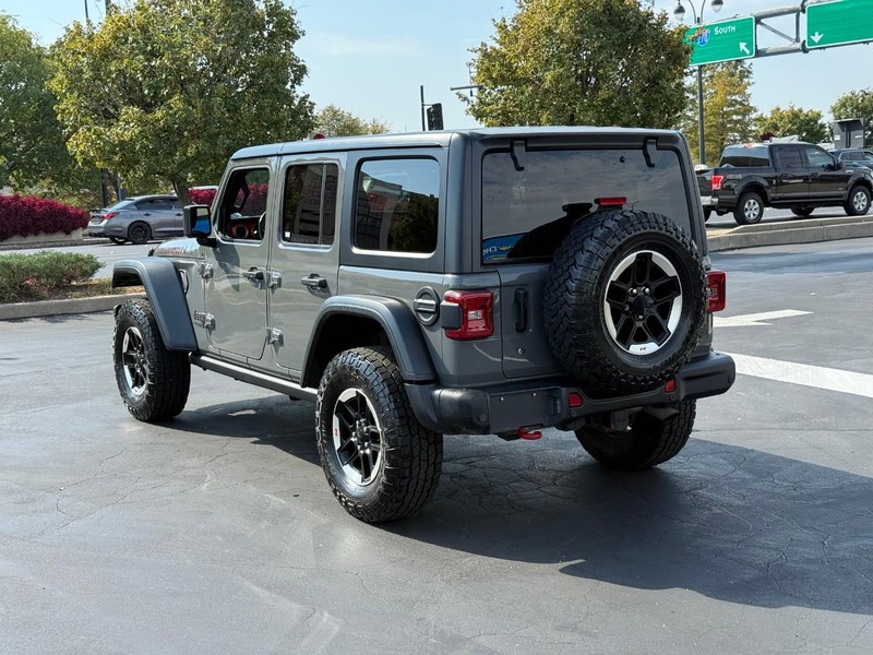 Jeep Wrangler Unlimited Vehicle Full-screen Gallery Image 3