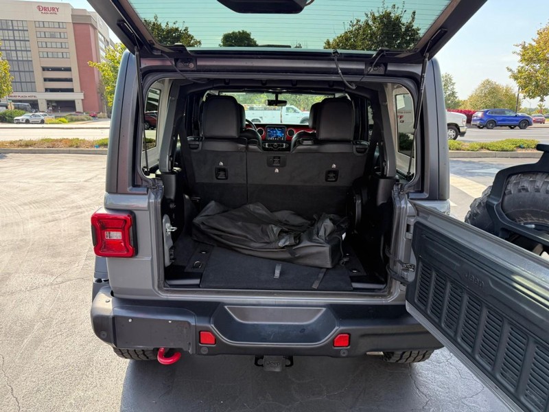 Jeep Wrangler Unlimited Vehicle Full-screen Gallery Image 5