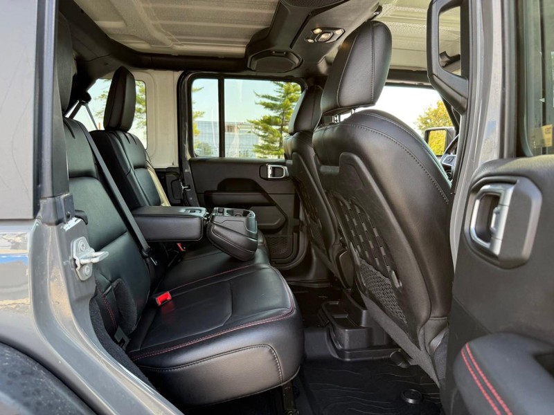 Jeep Wrangler Unlimited Vehicle Full-screen Gallery Image 8